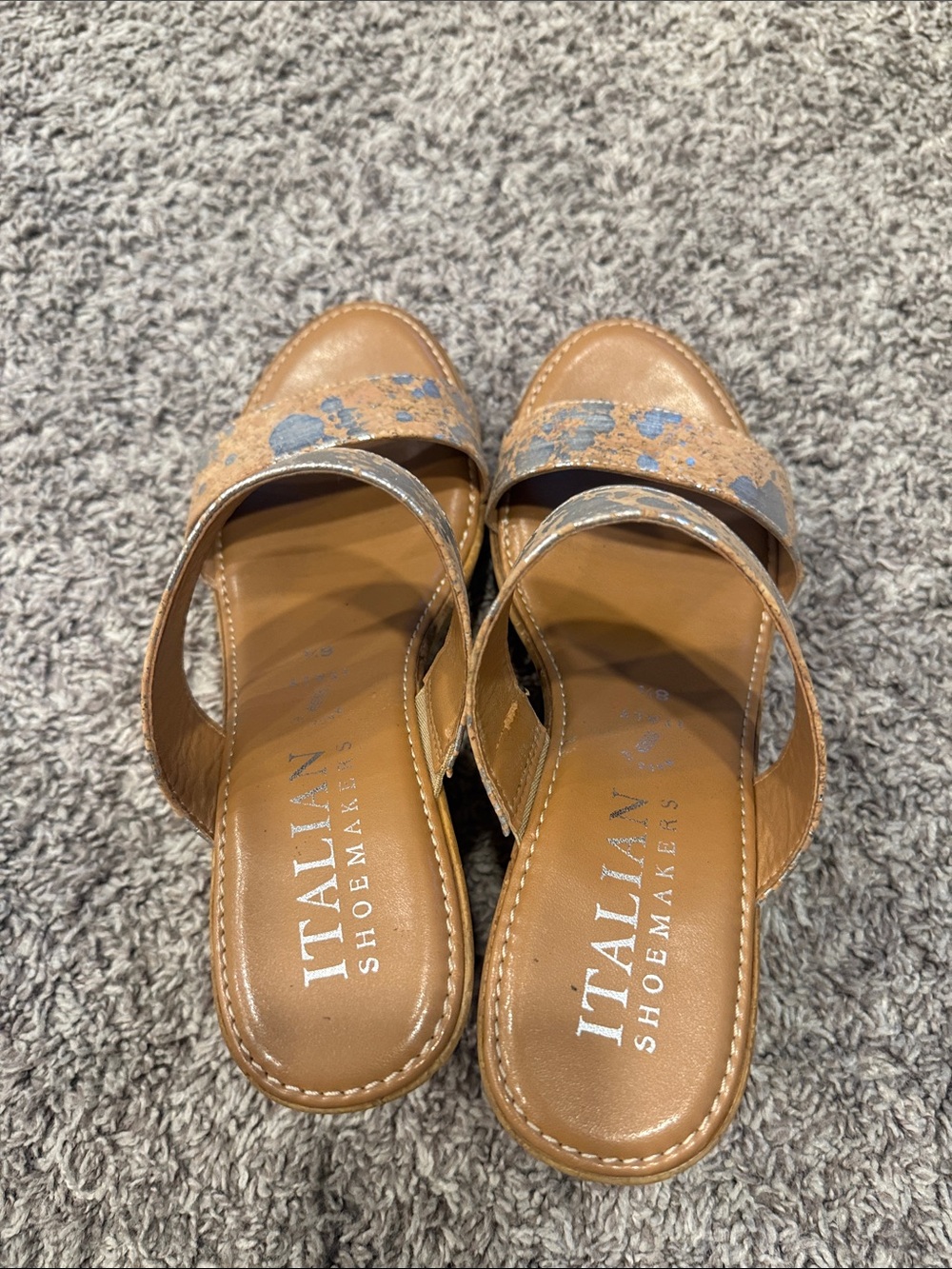Italian Shoemakers Tan Sandals with Silver Metallic Accents Stretch Wedges 8 1/2 - Picture 4 of 7